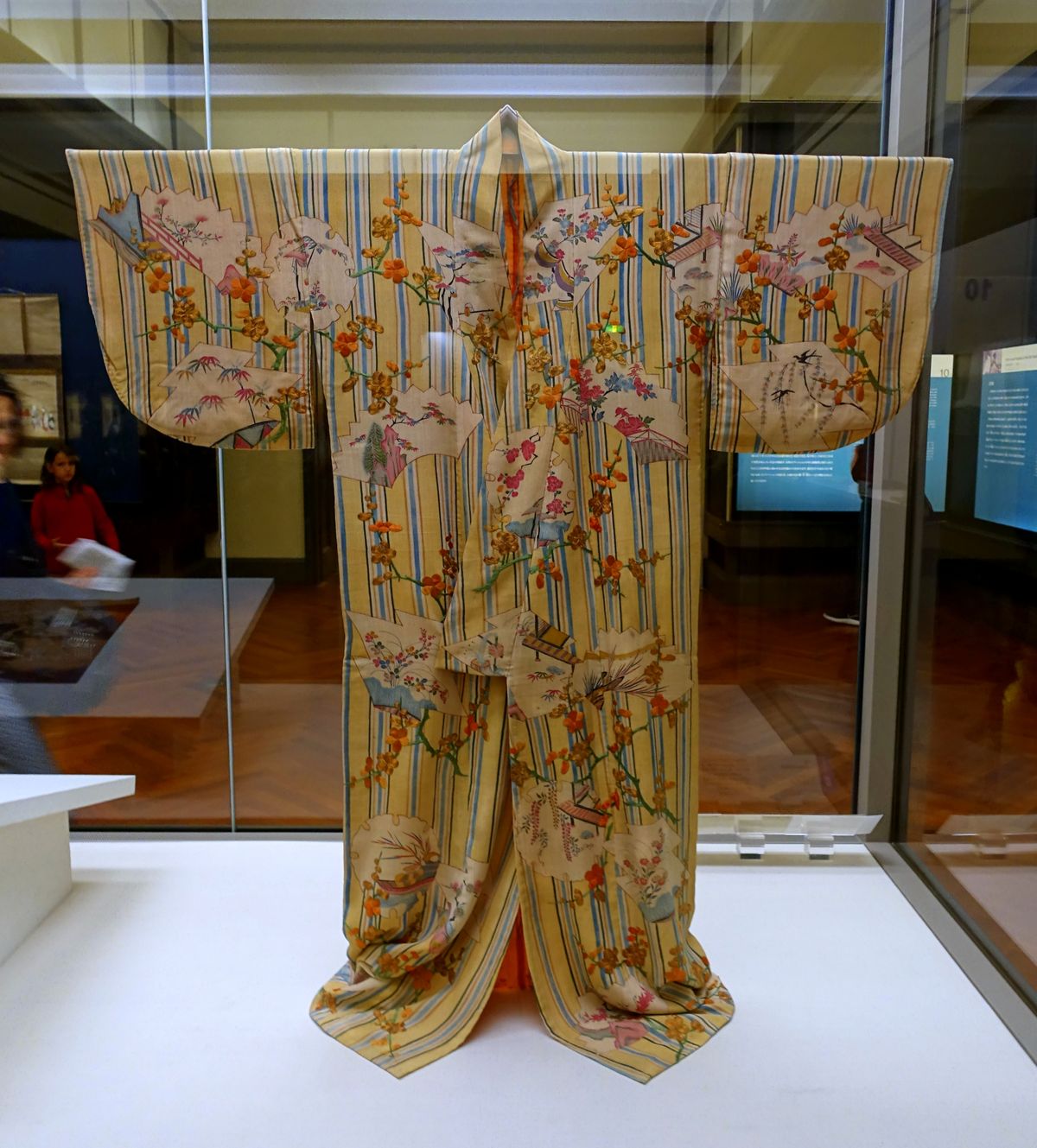 Edo period kosode with yuzen dyeing, 1700s, Tokyo National Museum